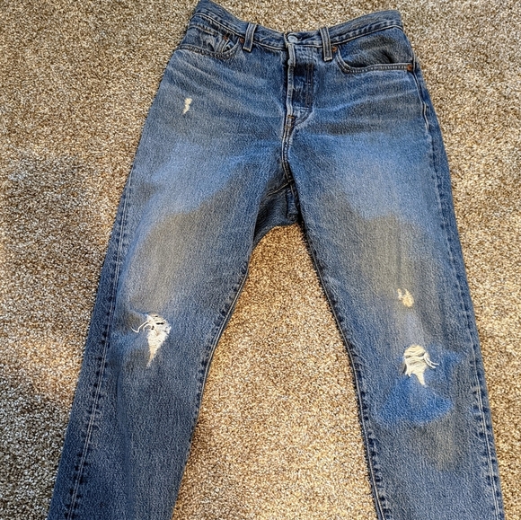 HR Distressed Levis - Picture 11 of 11